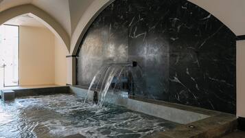 Indoor spa tub