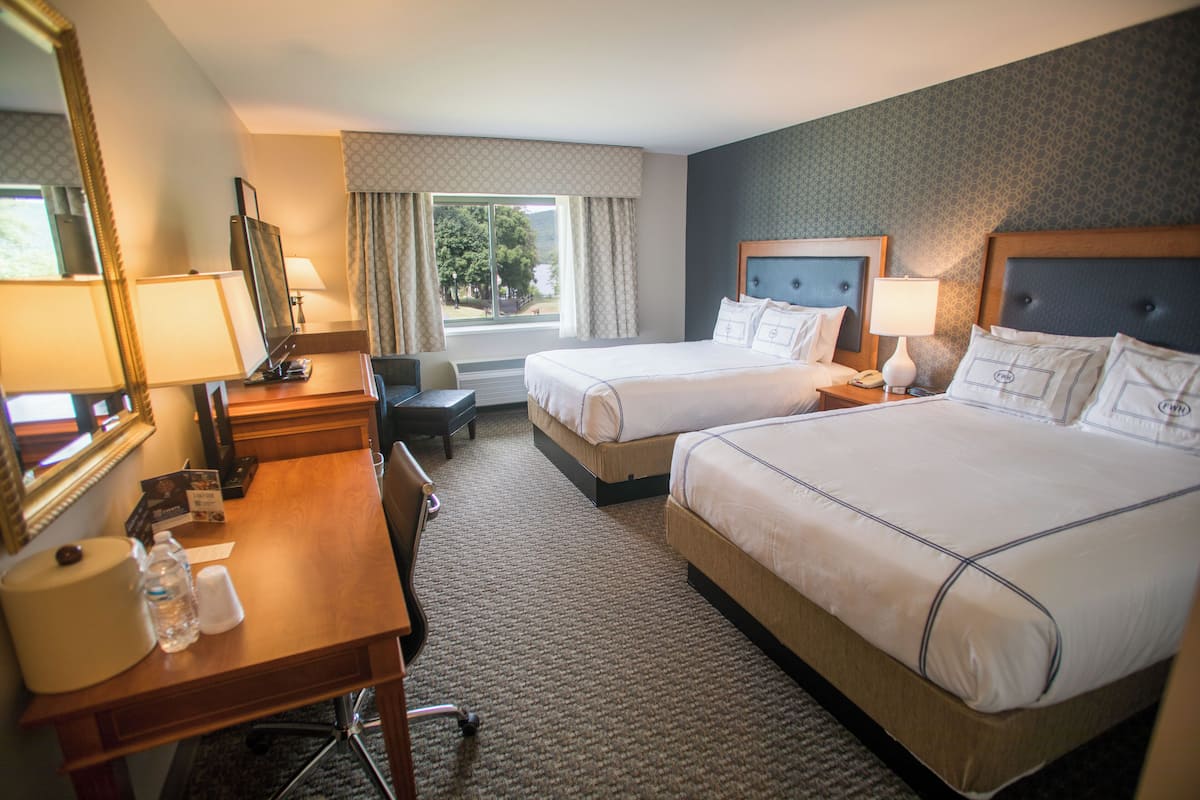 Premium bedding, in-room safe, desk, blackout curtains