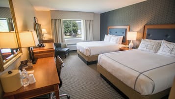 Ropa de cama de alta calidad, caja fuerte, escritorio y cortinas opacas