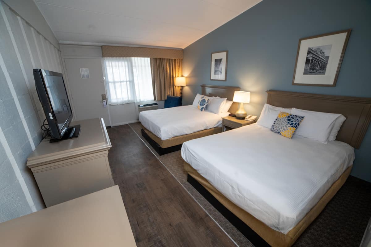 Premium bedding, in-room safe, desk, blackout curtains