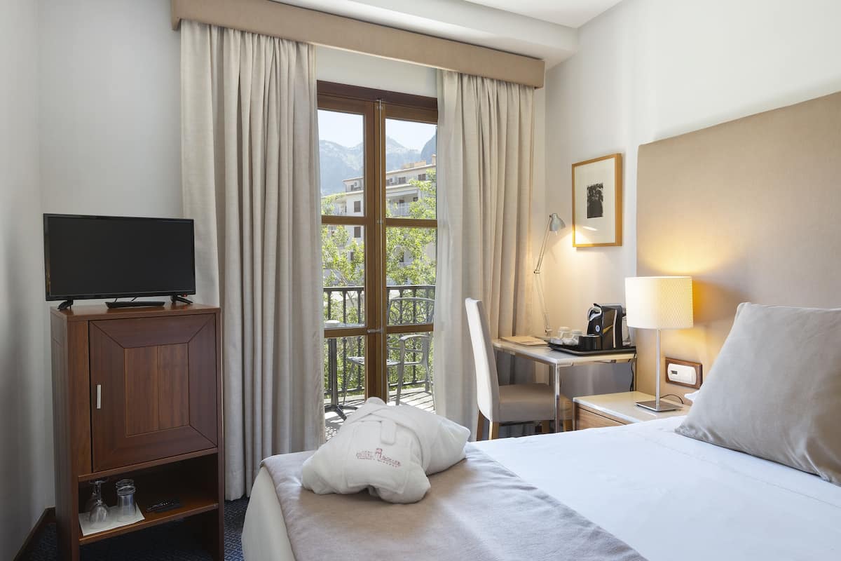 Premium bedding, down comforters, memory foam beds, minibar
