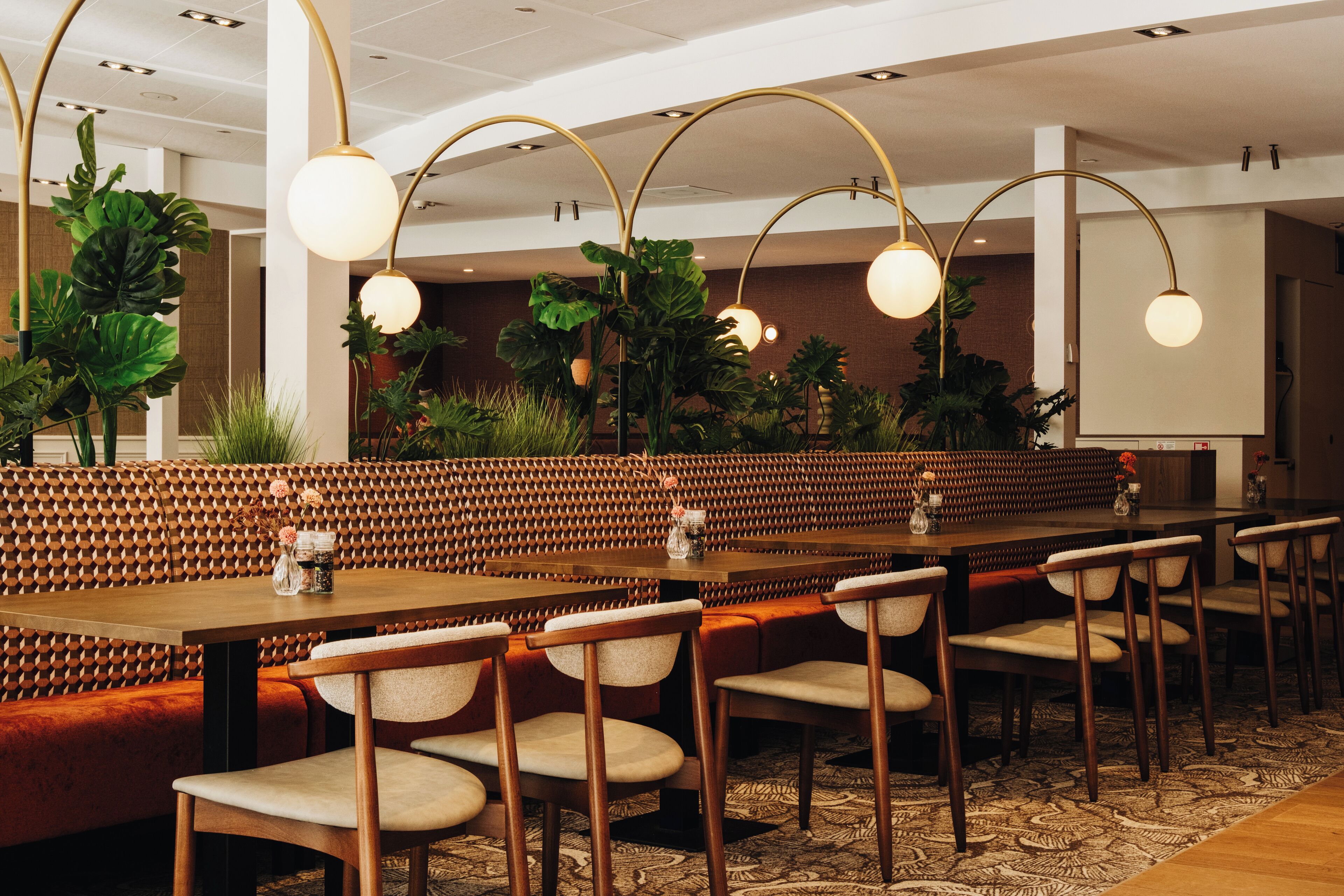 Breakfast, lunch and dinner served