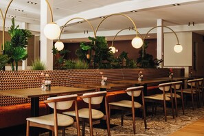 Frokost, lunsj og middag serveres