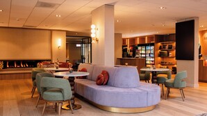 Coin salon dans le hall
