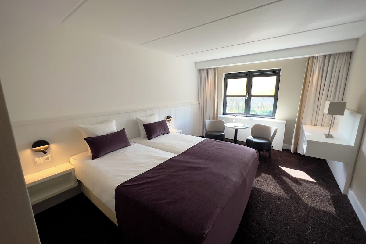 comfort twin room, 2 single beds | 1 bedroom, premium bedding, memory-foam beds, in-room safe
