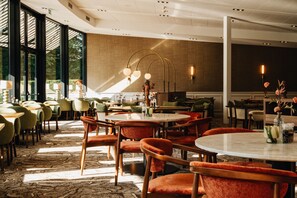 Breakfast, lunch and dinner served