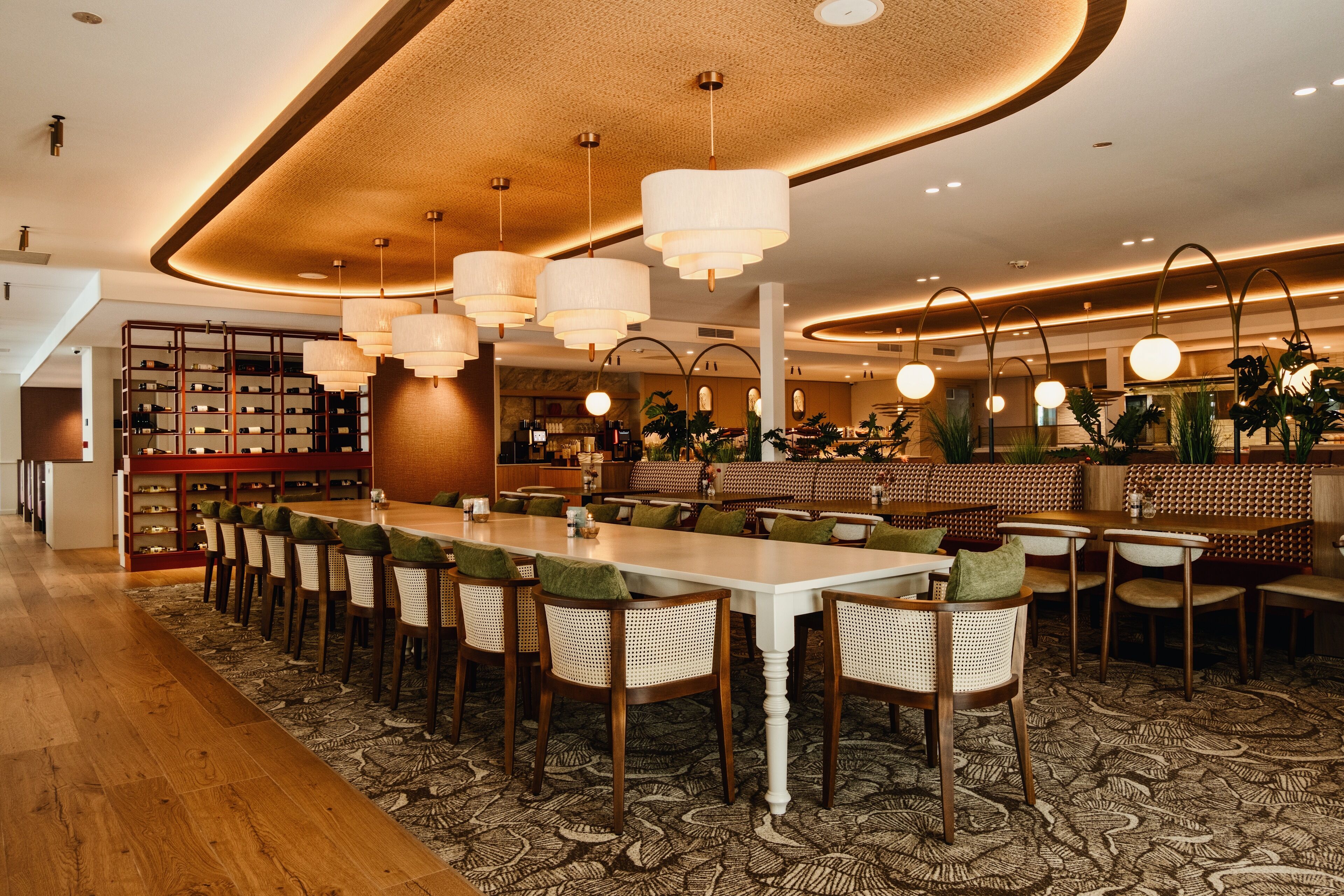 Breakfast, lunch and dinner served