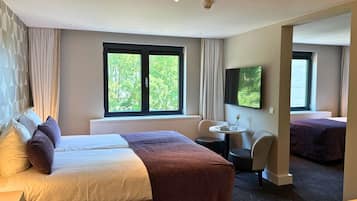 Sengetøy av topp kvalitet, memory foam-senger og safe på rommet