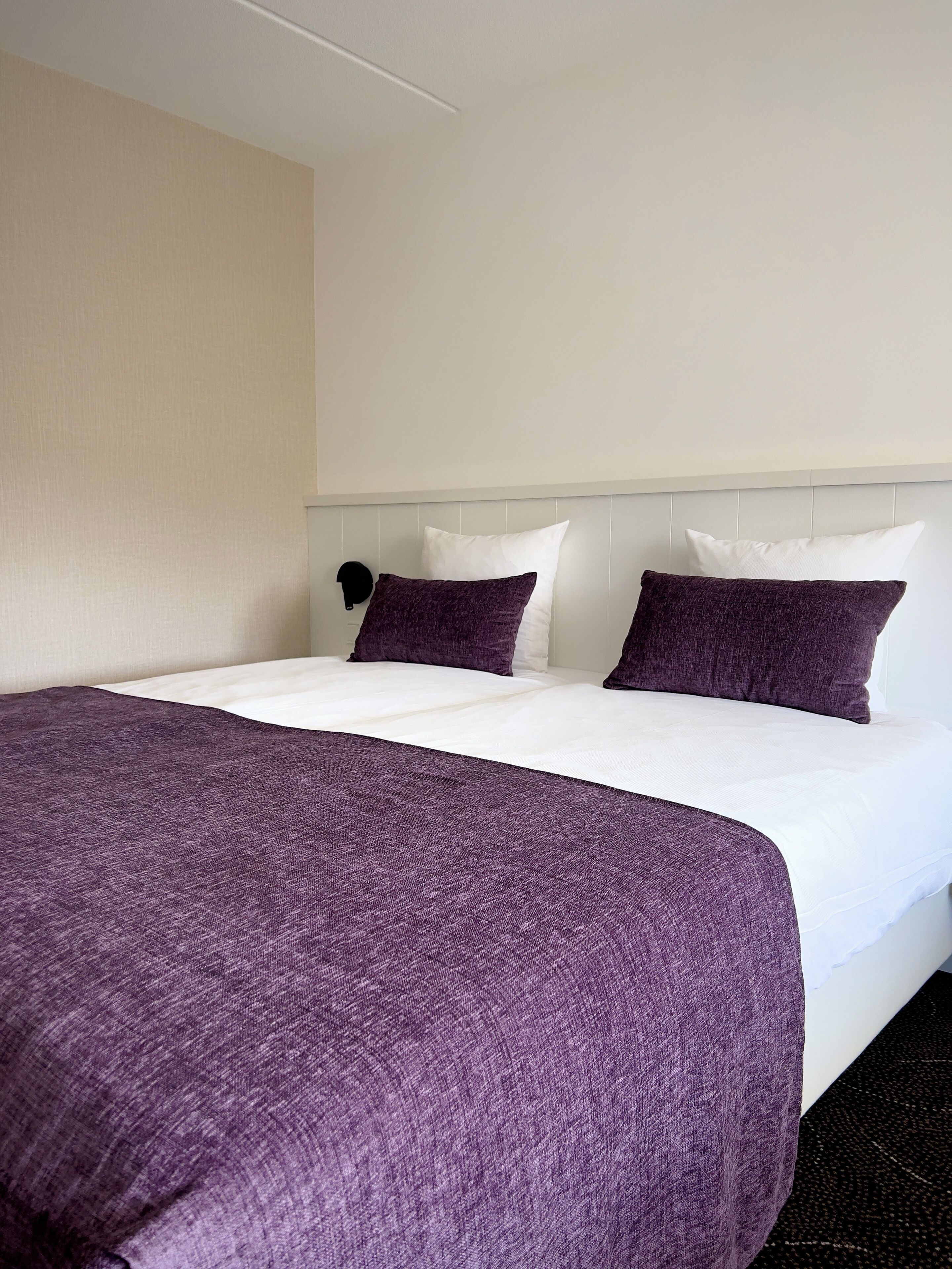 comfort twin room, 2 single beds | 1 bedroom, premium bedding, memory-foam beds, in-room safe