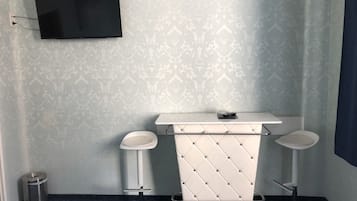 Habitación doble | Servicio de comidas en la habitación