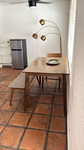 Apartment Suite with Ocean View | In-room dining