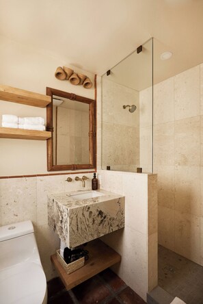Bathroom - Los Bungalows (Imperial Beach)