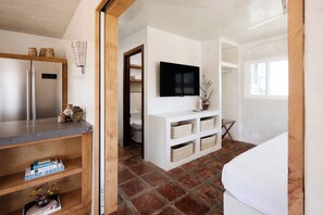 Deluxe One Bedroom King Suite Oceanview | Living area | 32-inch flat-screen TV with cable channels, TV