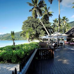 5 restaurants, breakfast served