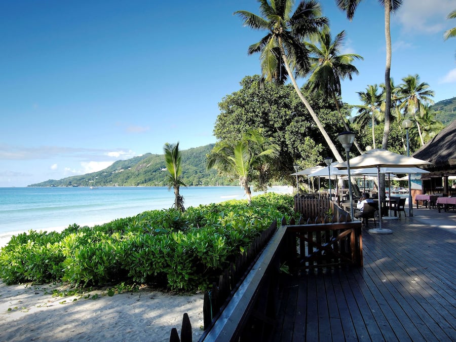 5 restaurantes, é servido café da manhã