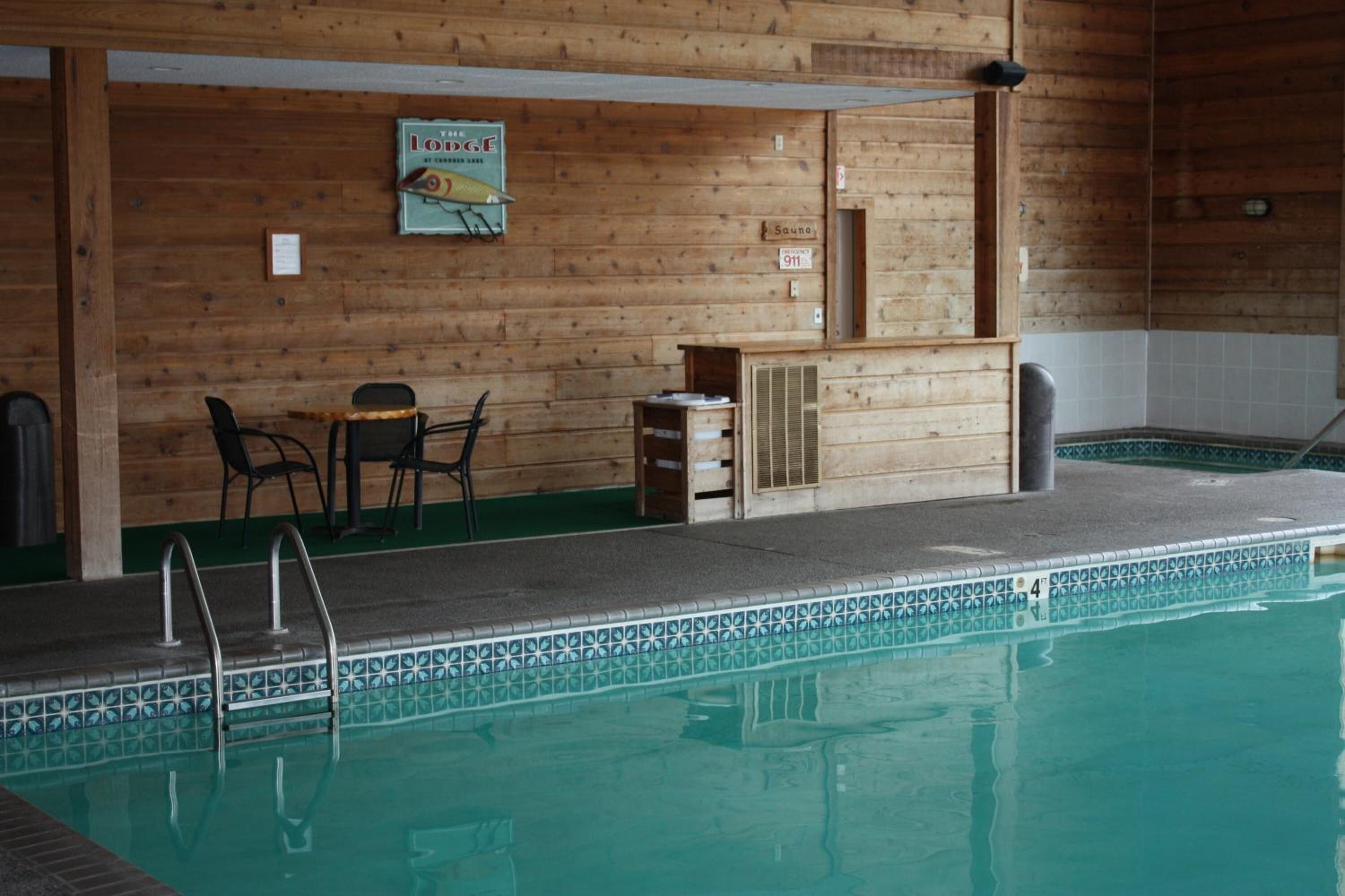 indoor pool, open 7:00 am to 11:00 pm, pool loungers