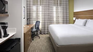 Standard Room, 1 King Bed | In-room safe, desk, blackout drapes, iron/ironing board