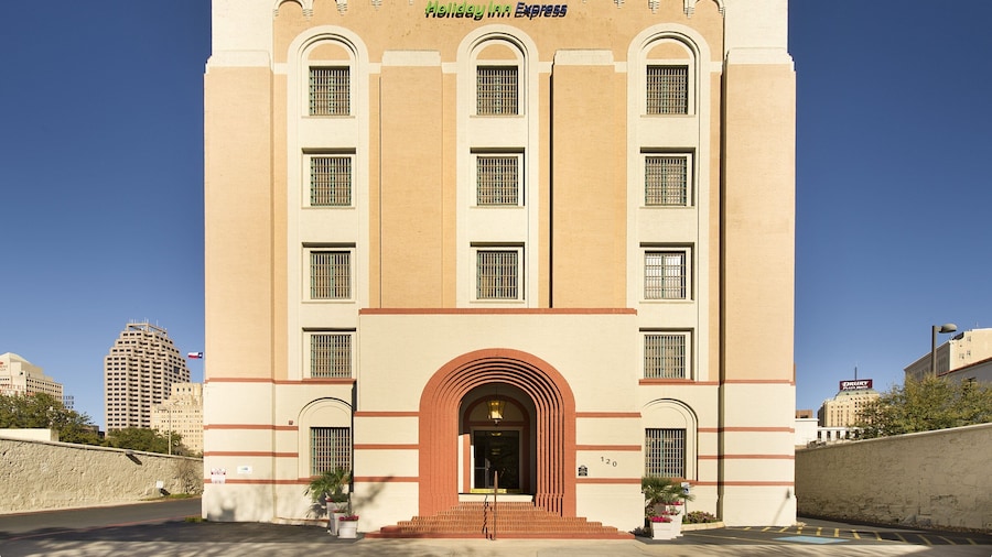 Holiday Inn Express San Antonio N-Riverwalk Area by IHG