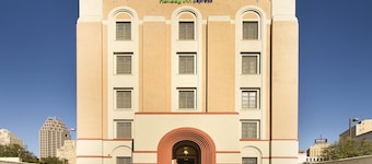 Holiday Inn Express San Antonio N-Riverwalk Area by IHG