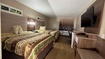 Standardzimmer, 2 Queen-Betten, Nichtraucher | Zimmersafe, Schreibtisch, Verdunkelungsvorhänge, Bügeleisen/Bügelbrett