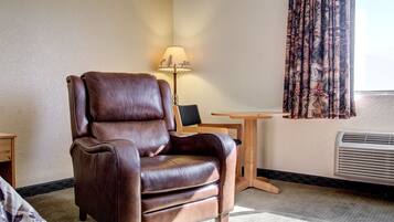 Standard Room, 1 King Bed, Non Smoking | In-room safe, desk, blackout drapes, iron/ironing board