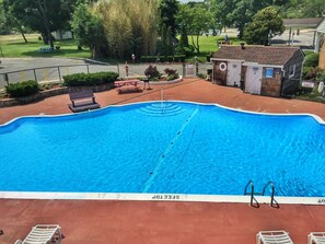 Piscine extérieure (ouverte en saison)