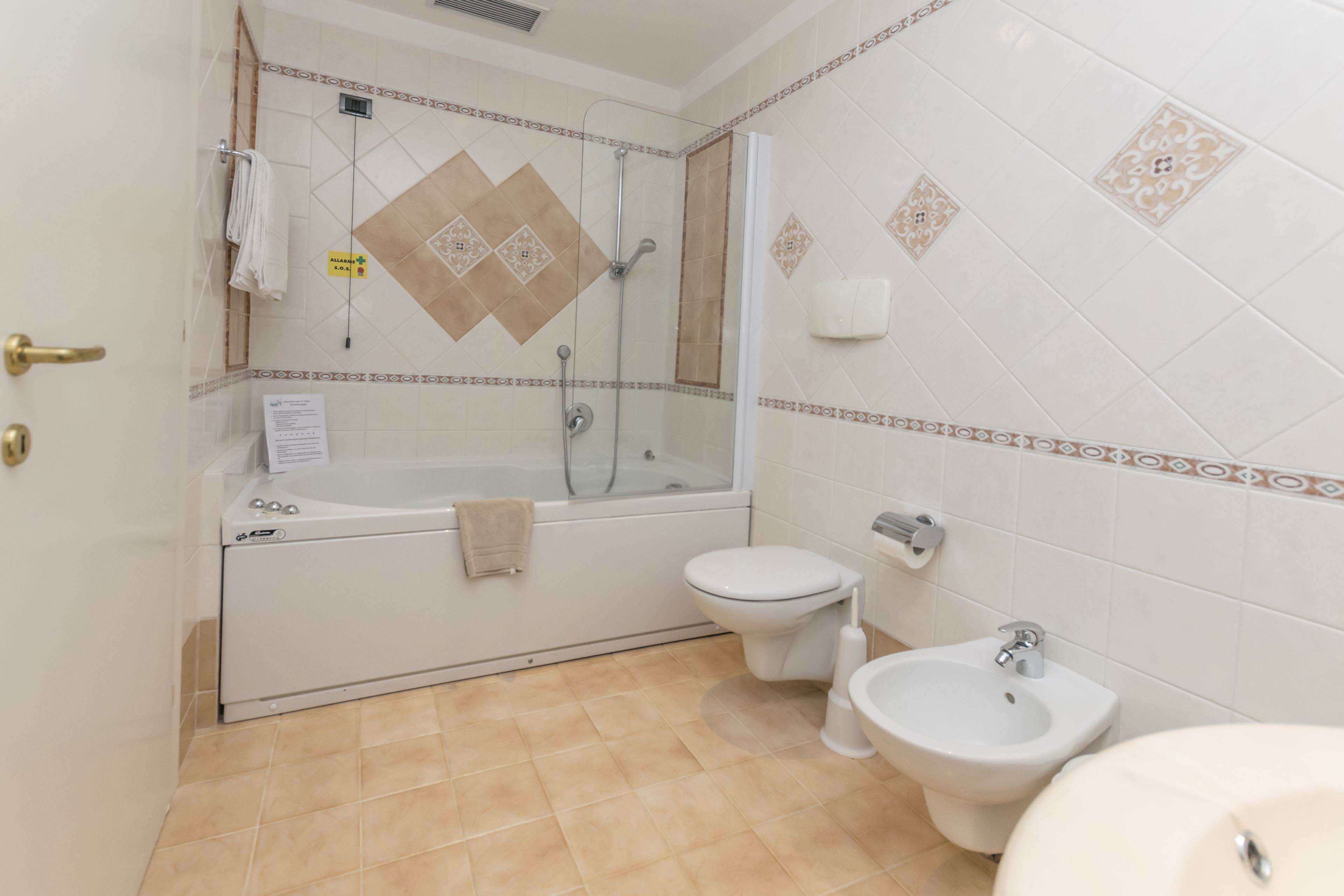 junior suite, 1 bedroom | bathroom | jetted bath, free toiletries, hair dryer, bidet