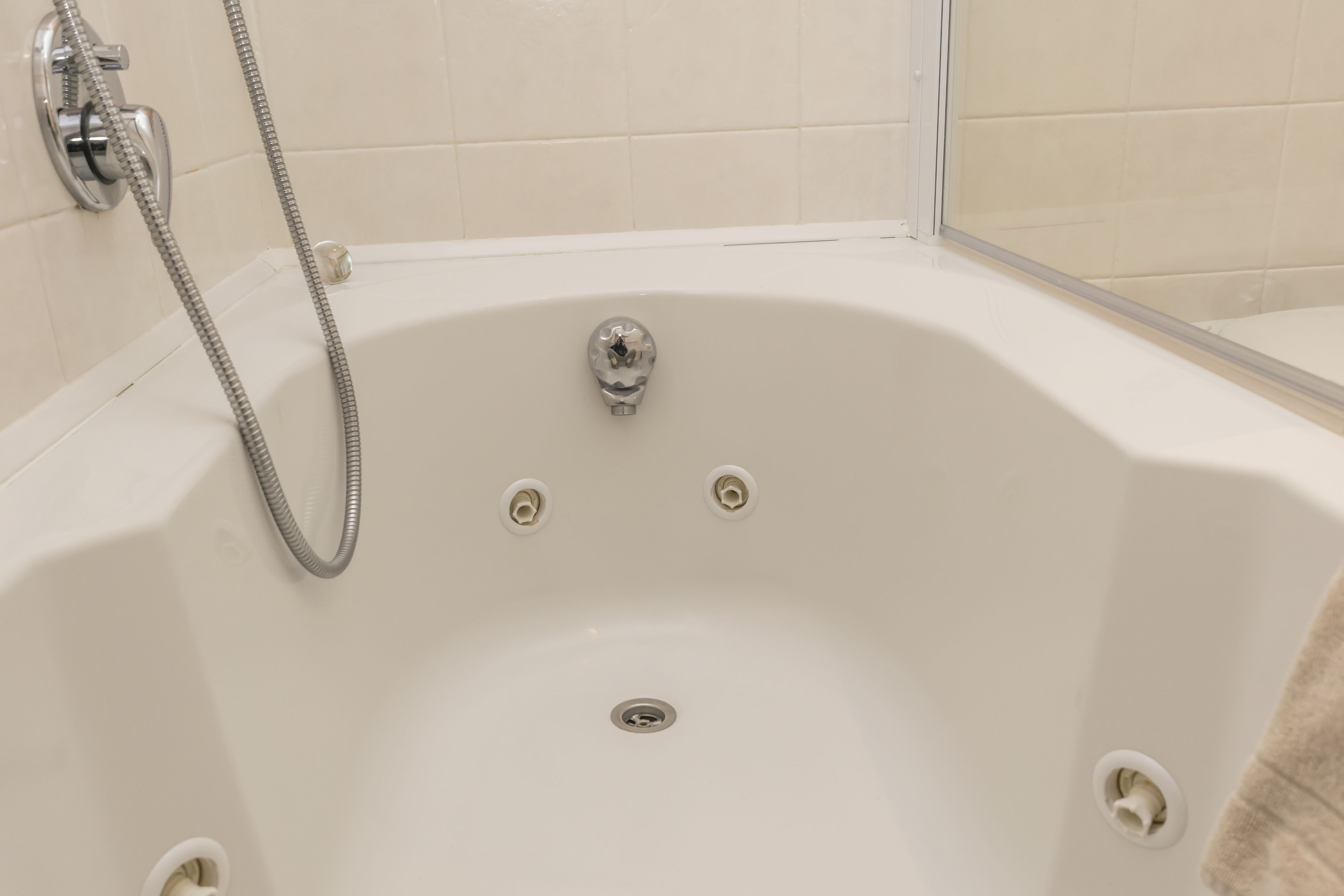 junior suite, 1 bedroom | jetted bathtub