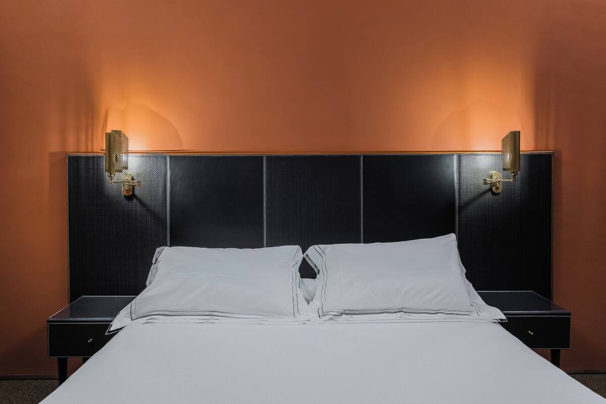 Phòng đôi Tiêu chuẩn | Bộ đồ giường cao cấp, nệm có lớp đệm bông, minibar 