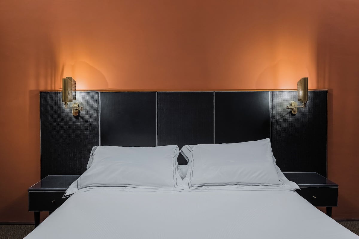 Doppia Standard | Biancheria da letto di alta qualità, materassi a doppio strato, minibar