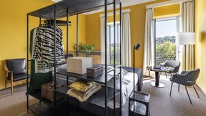 Dobbeltrom – junior | Sengetøy av topp kvalitet, senger med overmadrass og minibar