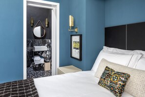 Doppia Small | Premium bedding, pillowtop beds, minibar, in-room safe