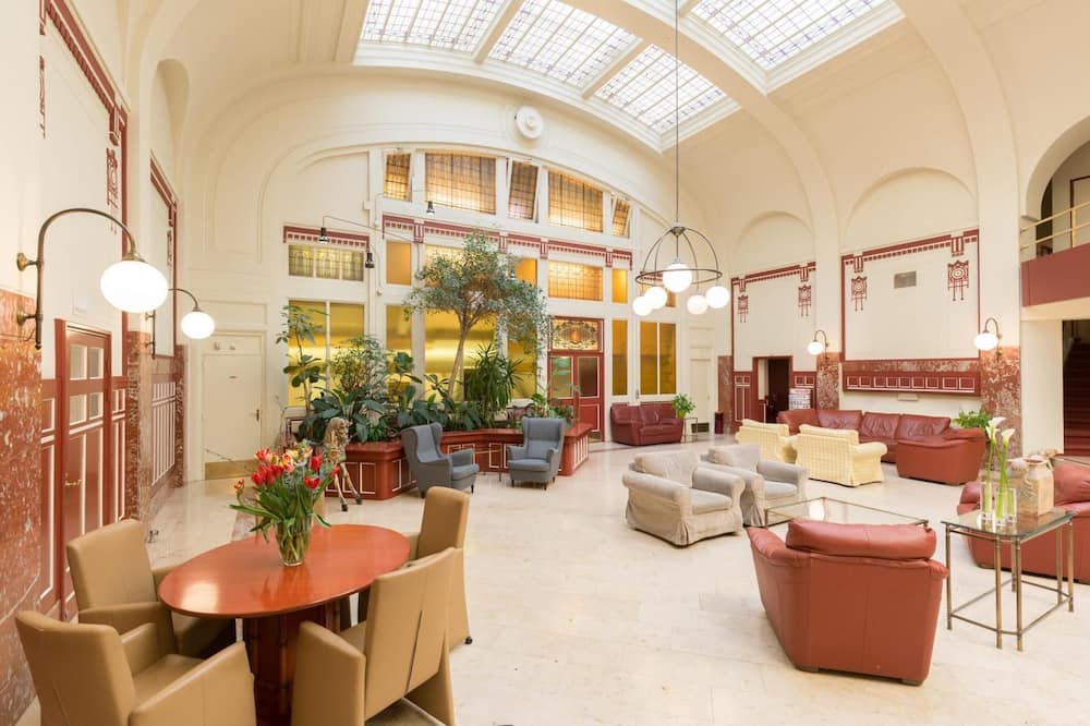 Rho Hotel