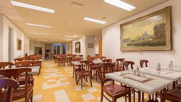 Daily buffet breakfast (EUR 17.50 per person)