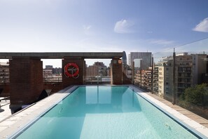 Seasonal outdoor pool - Catalonia Albeniz (Barcelona)