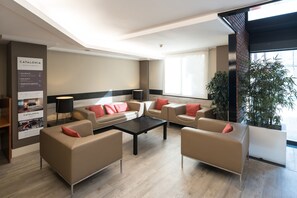 Lobby sitting area - Catalonia Albeniz (Barcelona)