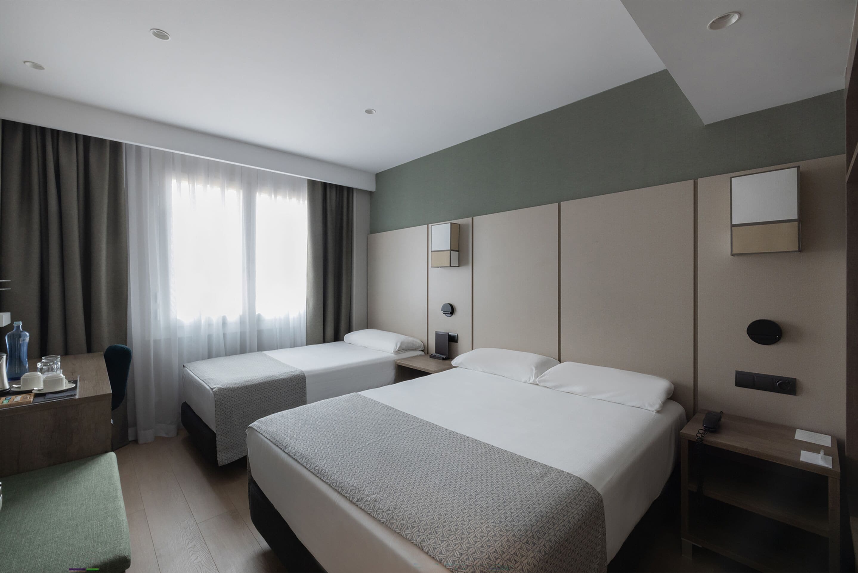 Minibar, caja de seguridad en la habitación, escritorio y wifi gratis 