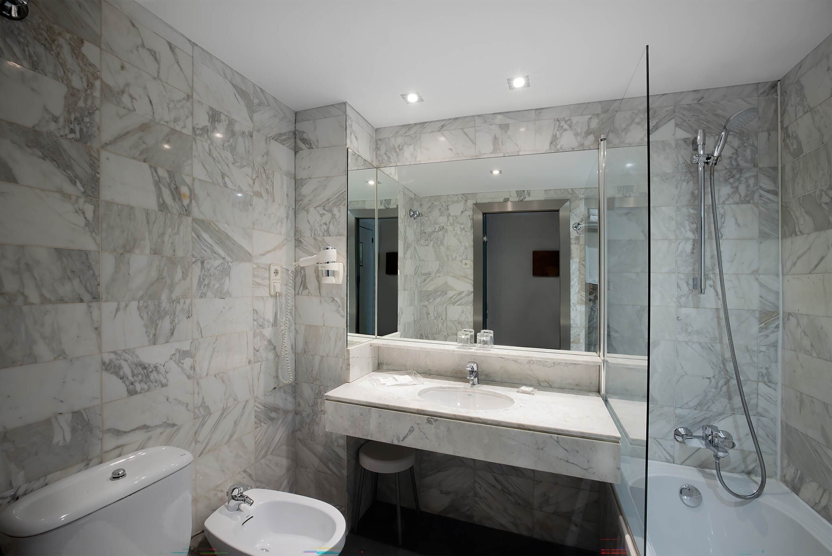 eco-friendly toiletries, hair dryer, towels