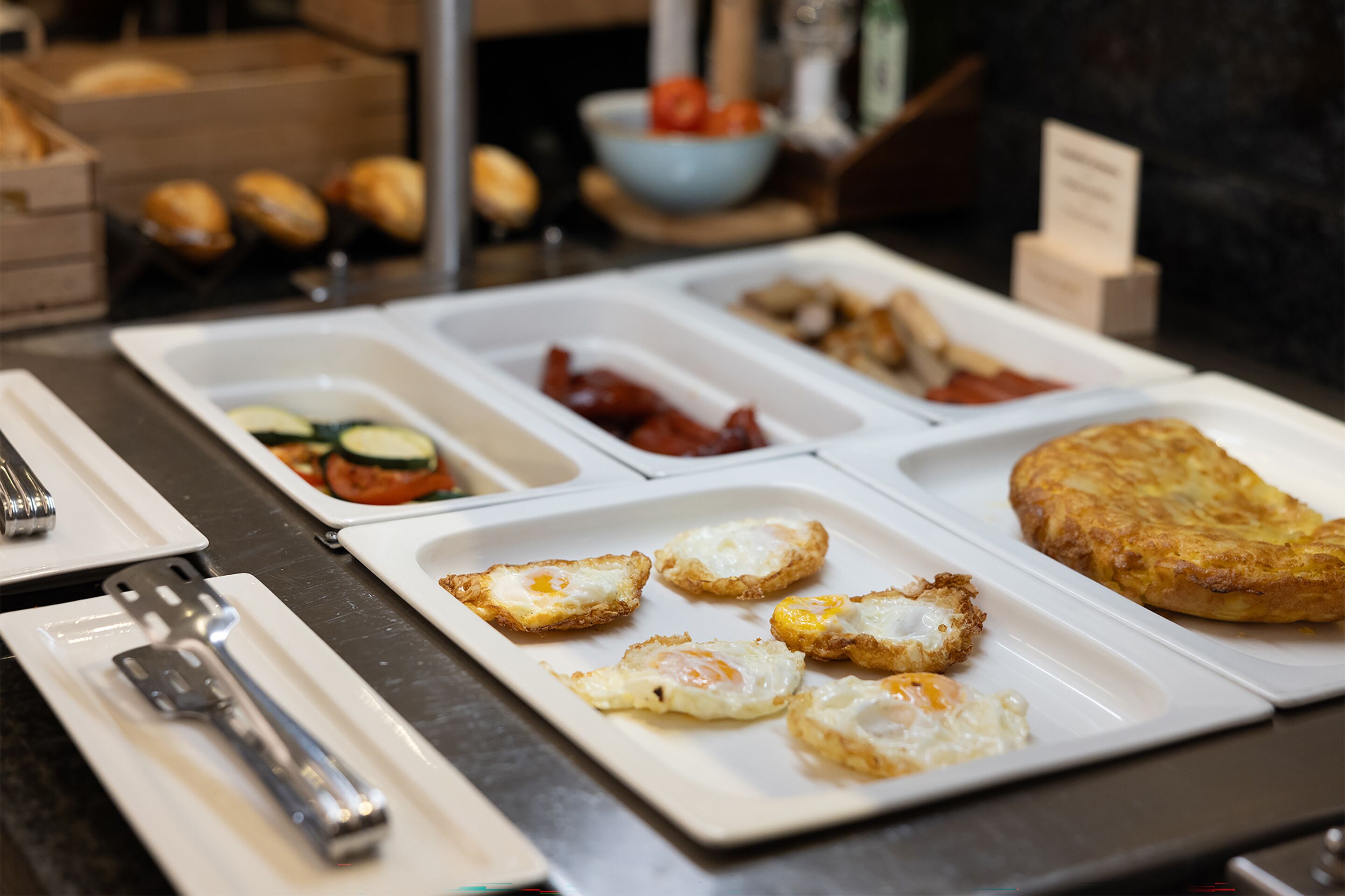 daily continental breakfast (eur 17 per person)