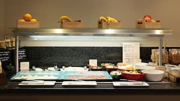 Desayuno continental diario (EUR 17 por persona)