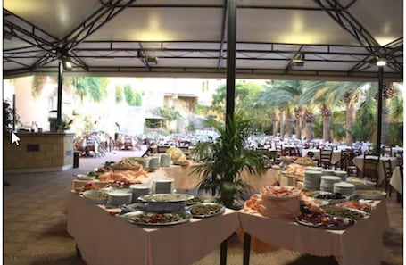 Desayuno continental incluido. Hotel President
