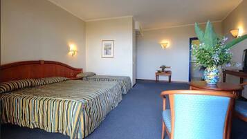 Literie hypoallergénique, coffres-forts dans les chambres, bureau