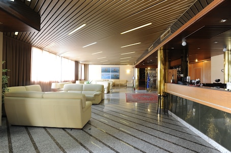 Lobby. Hotel President