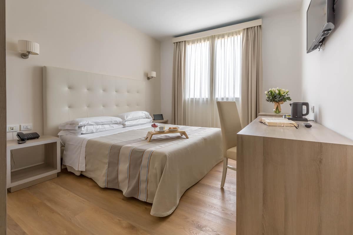 Double or Twin Room | 1 bedroom, minibar, in-room safe, desk
