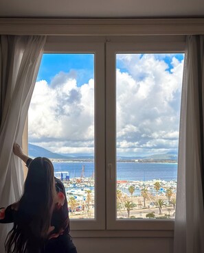 Double or Twin Room, Partial Sea View | Minibar, in-room safe, desk, soundproofing - Hotel Catalunya (Alghero)