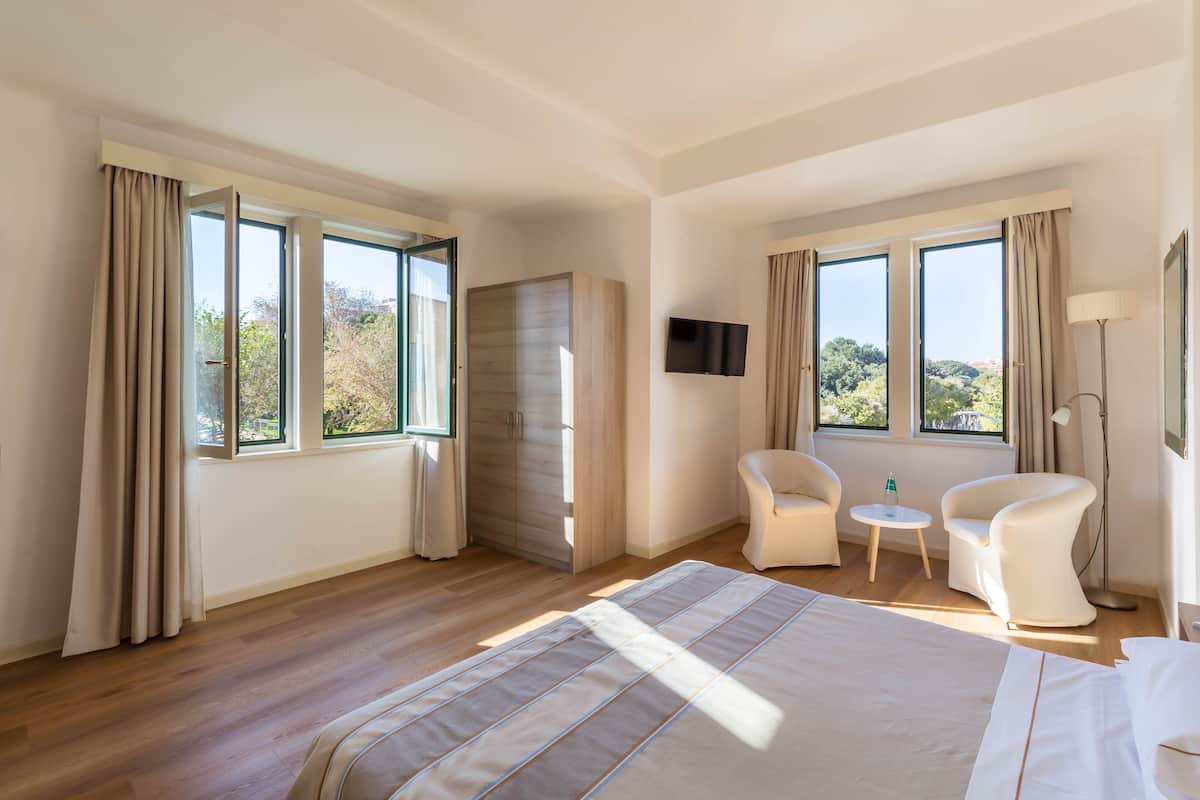 1 bedroom, minibar, in-room safe, desk