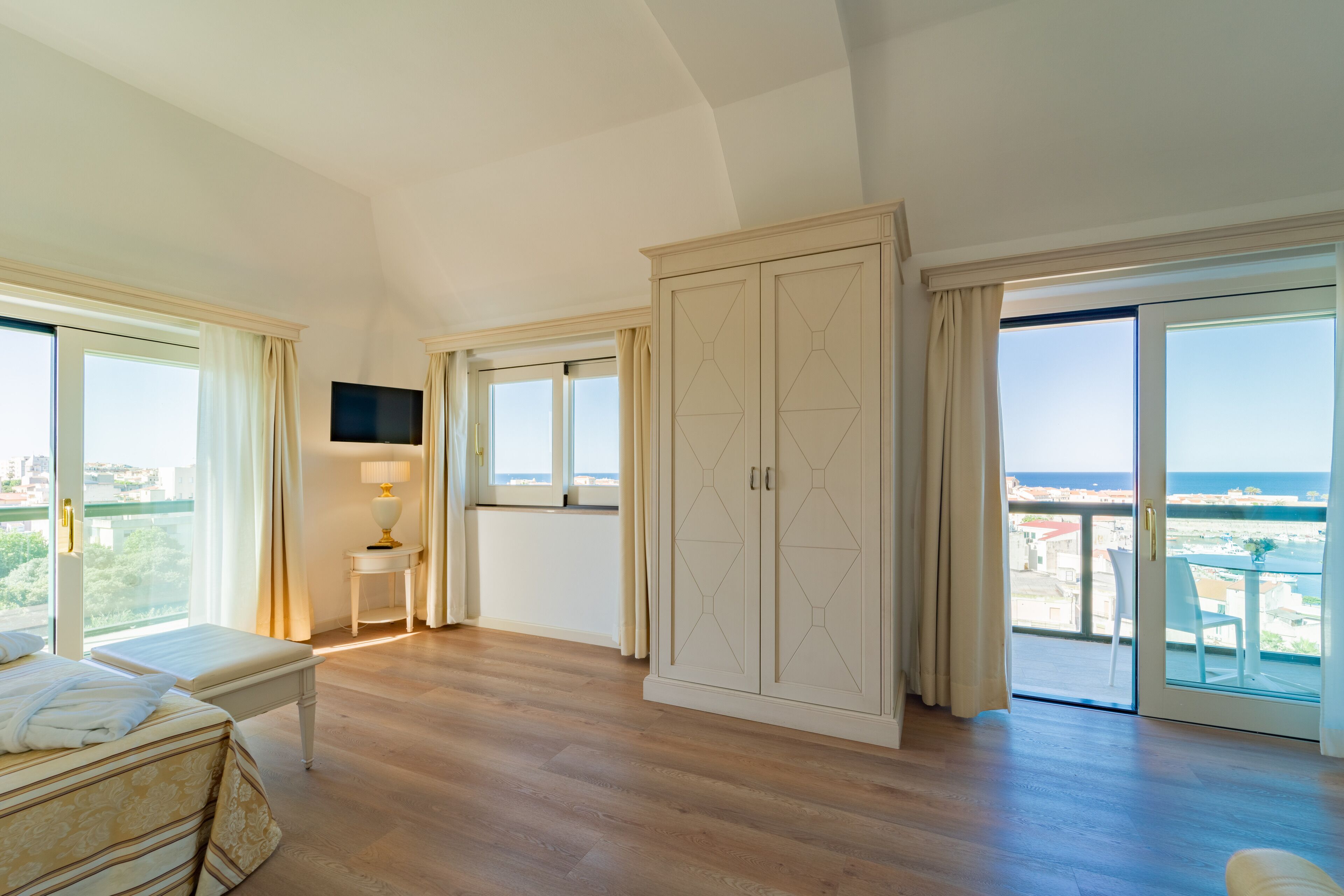 1 bedroom, minibar, in-room safe, desk