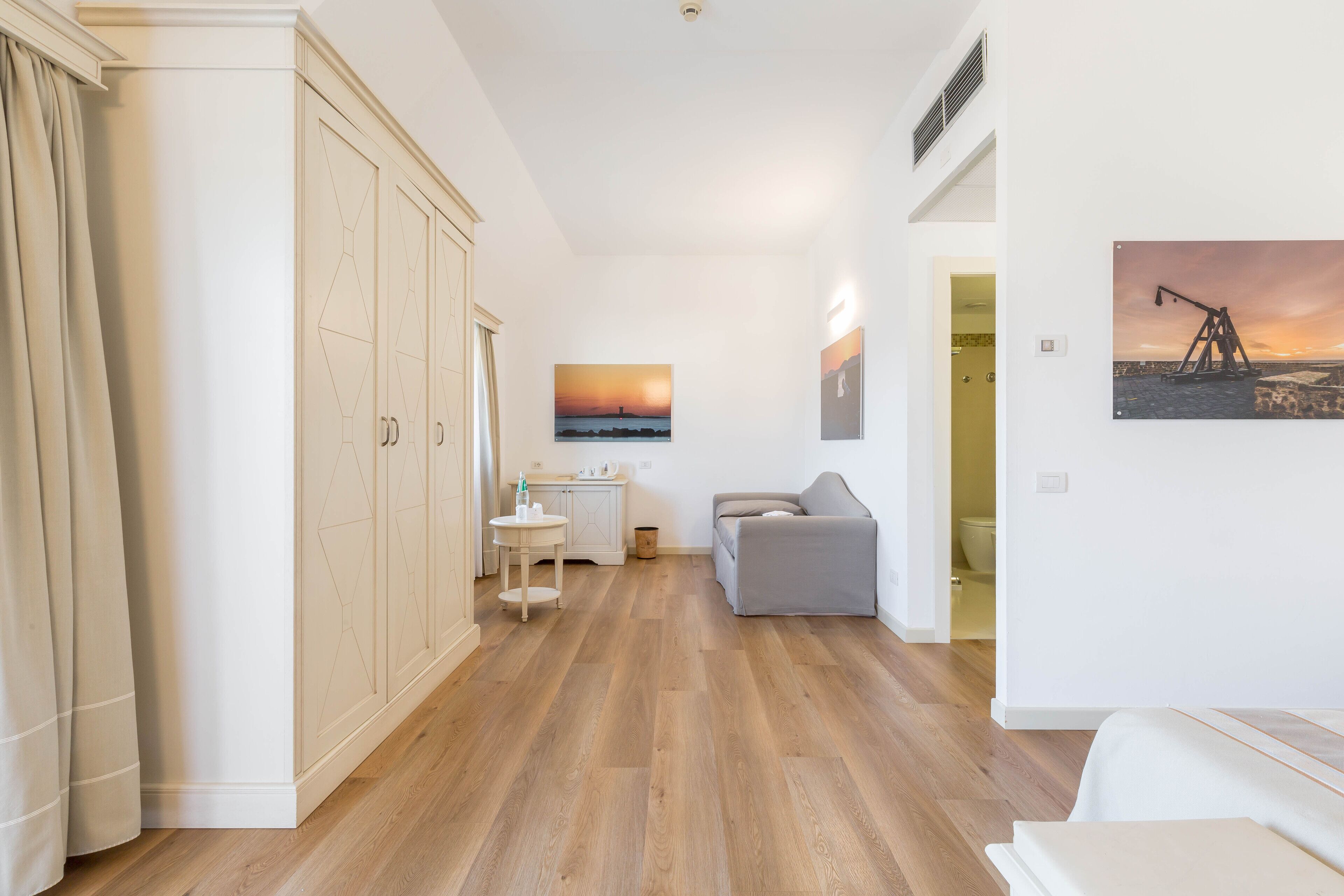 double room, balcony | 1 bedroom, minibar, in-room safe, desk