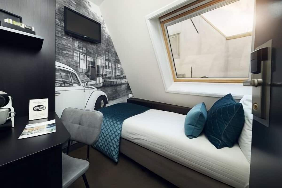 In-room safe, desk, blackout drapes, iron/ironing board (on request)