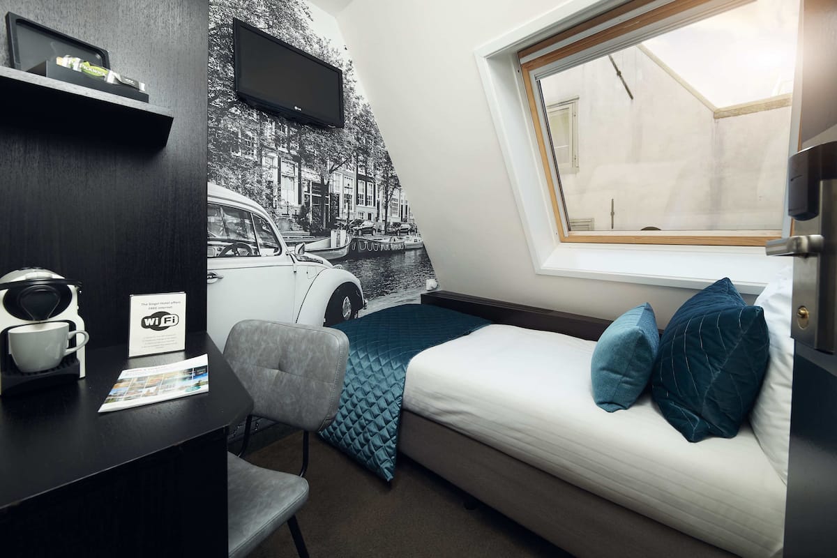Basic Single Room, 1 Twin Bed | In-room safe, desk, blackout drapes, iron/ironing board (on request)